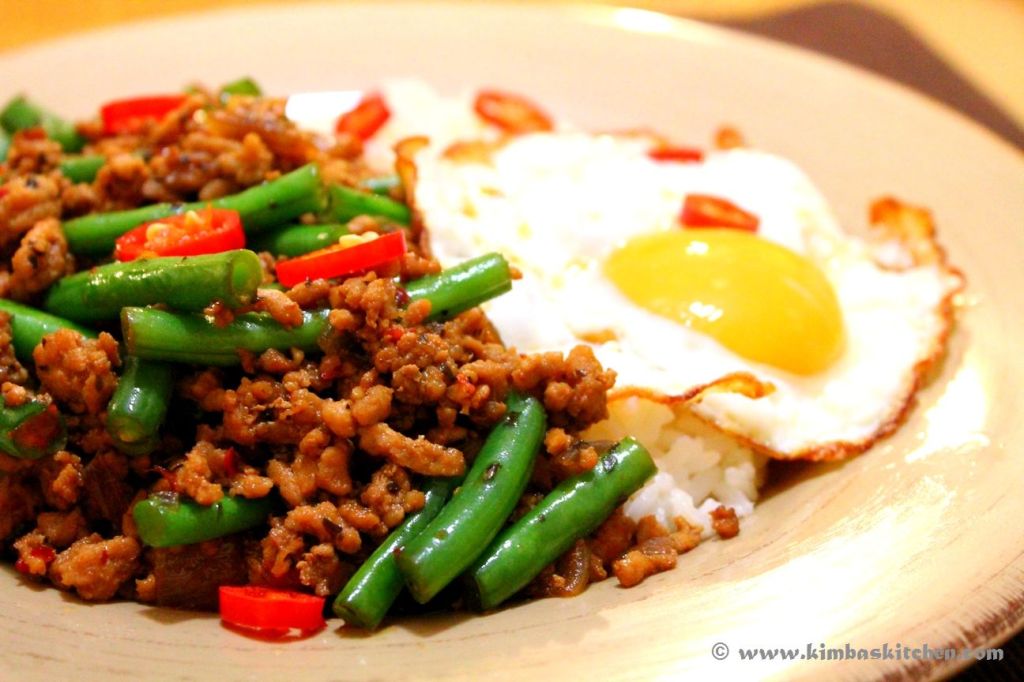 Guest Post on Chow and Chatter: Pork Pad Kra Pao with Fried&nbsp;Eggs