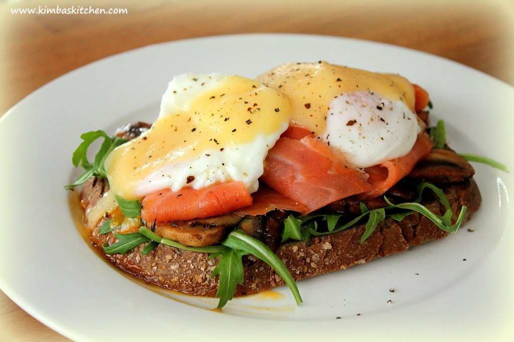 Lazy Sunday Series: Smoked Salmon, Mushrooms & Poached Egg Brekkie with Hollandaise&nbsp;Sauce