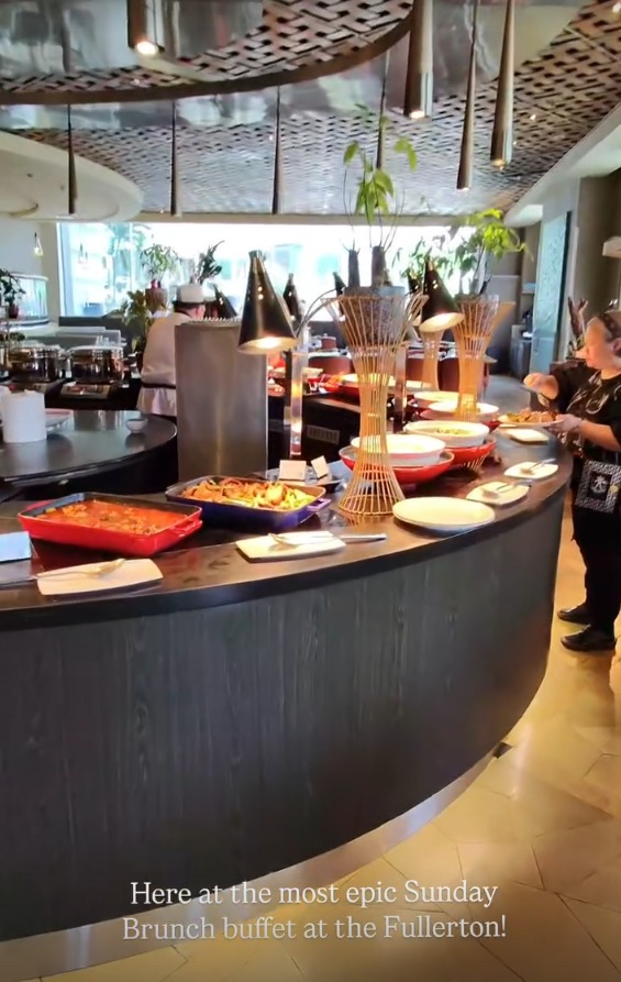 The curved Sunday Brunch buffet counter