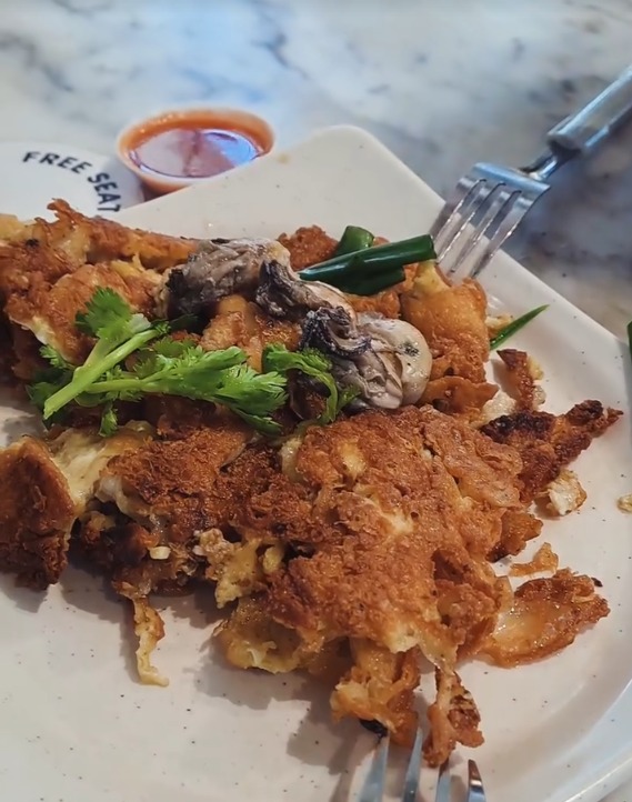Crispy oyster omelette with chilli sauce